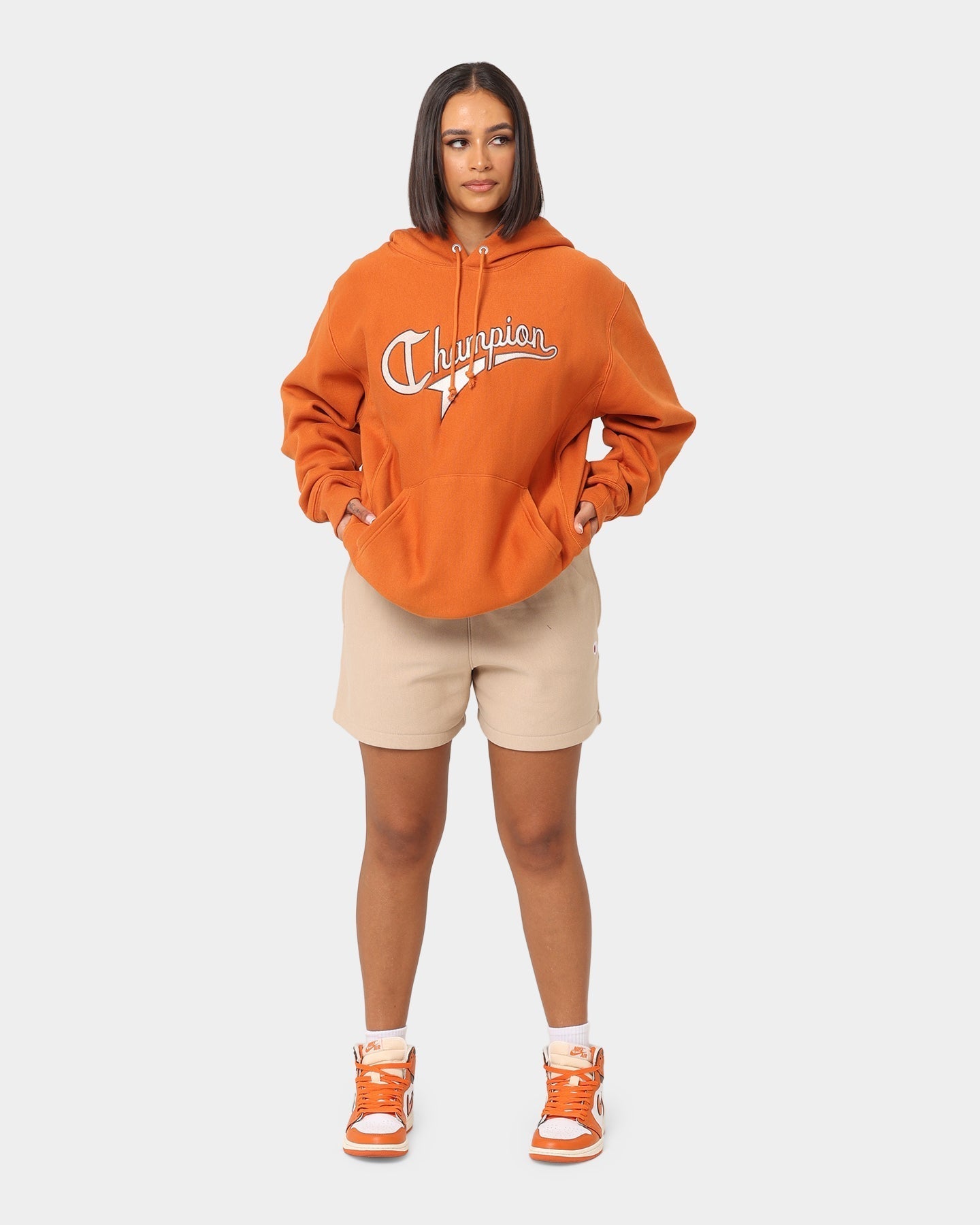 Šampión reverzná väzba Cursive Logo Hoodie Cinnamon Haze