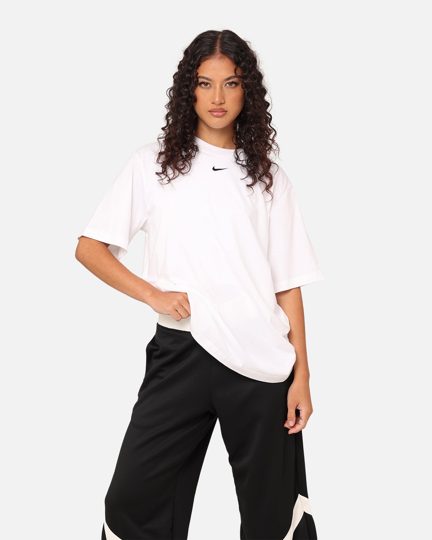 Tricou Nike Women’s Sportswear Essentials White/Negru