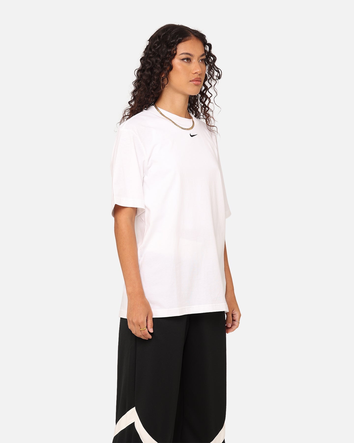 T-shirt Nike Women Sportswear Essentials bianco/nero