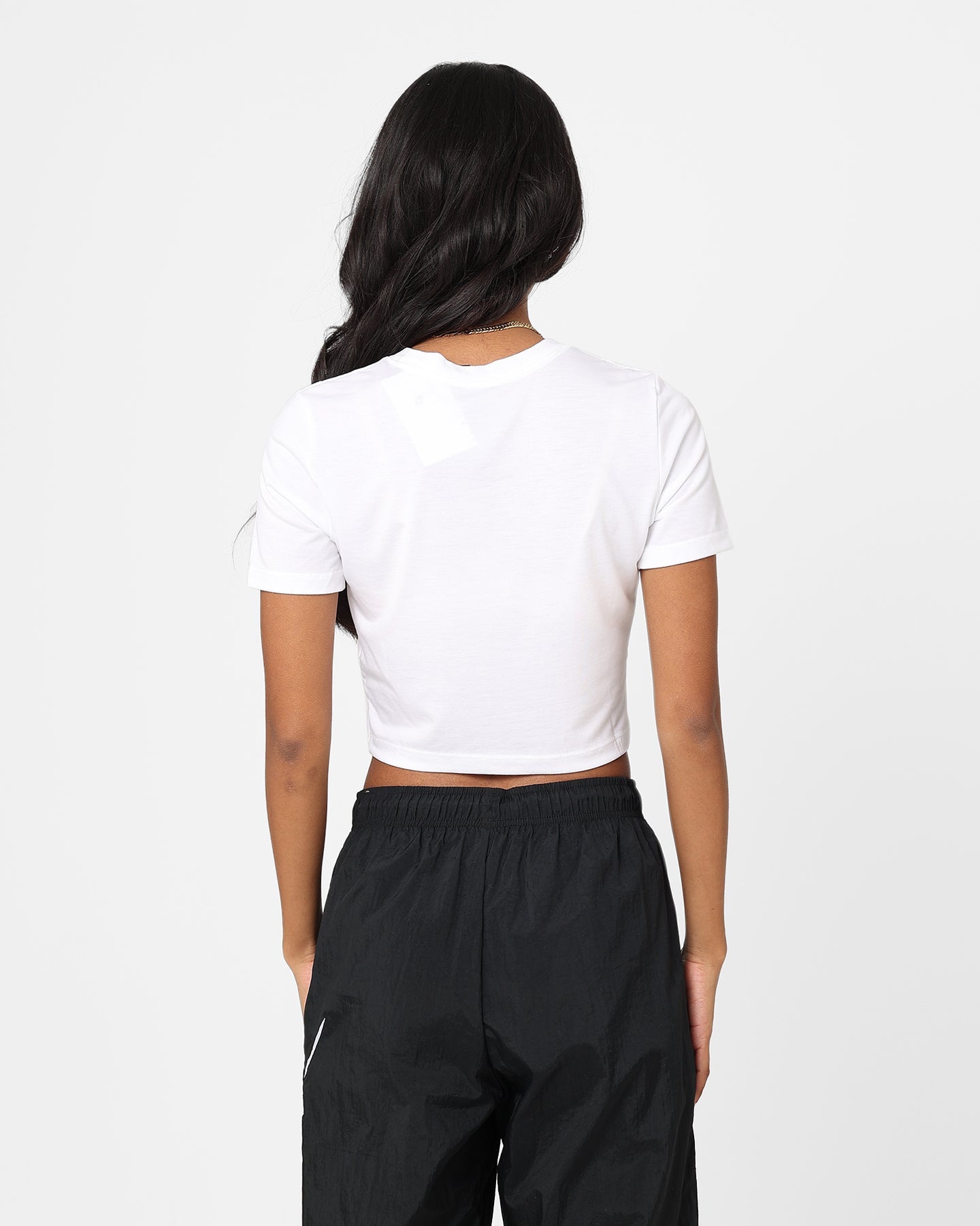 Nike Damen Sportswear Essential Slim-Fit Crop T-Shirt Weiß