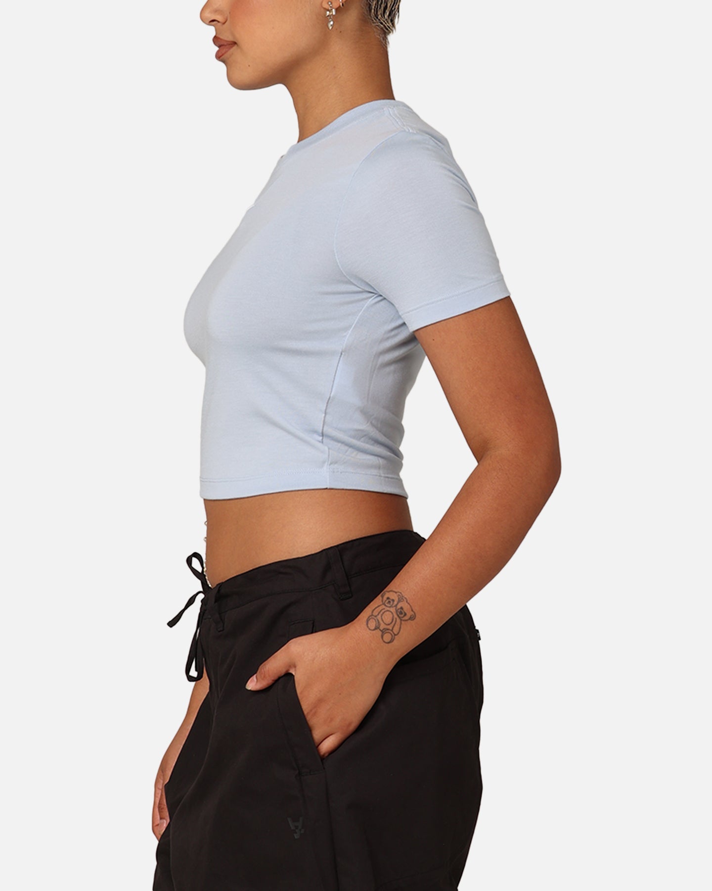 Nike Damen Sportswear Essential Slim Cropped T-Shirt Light Waffenkammer Blau