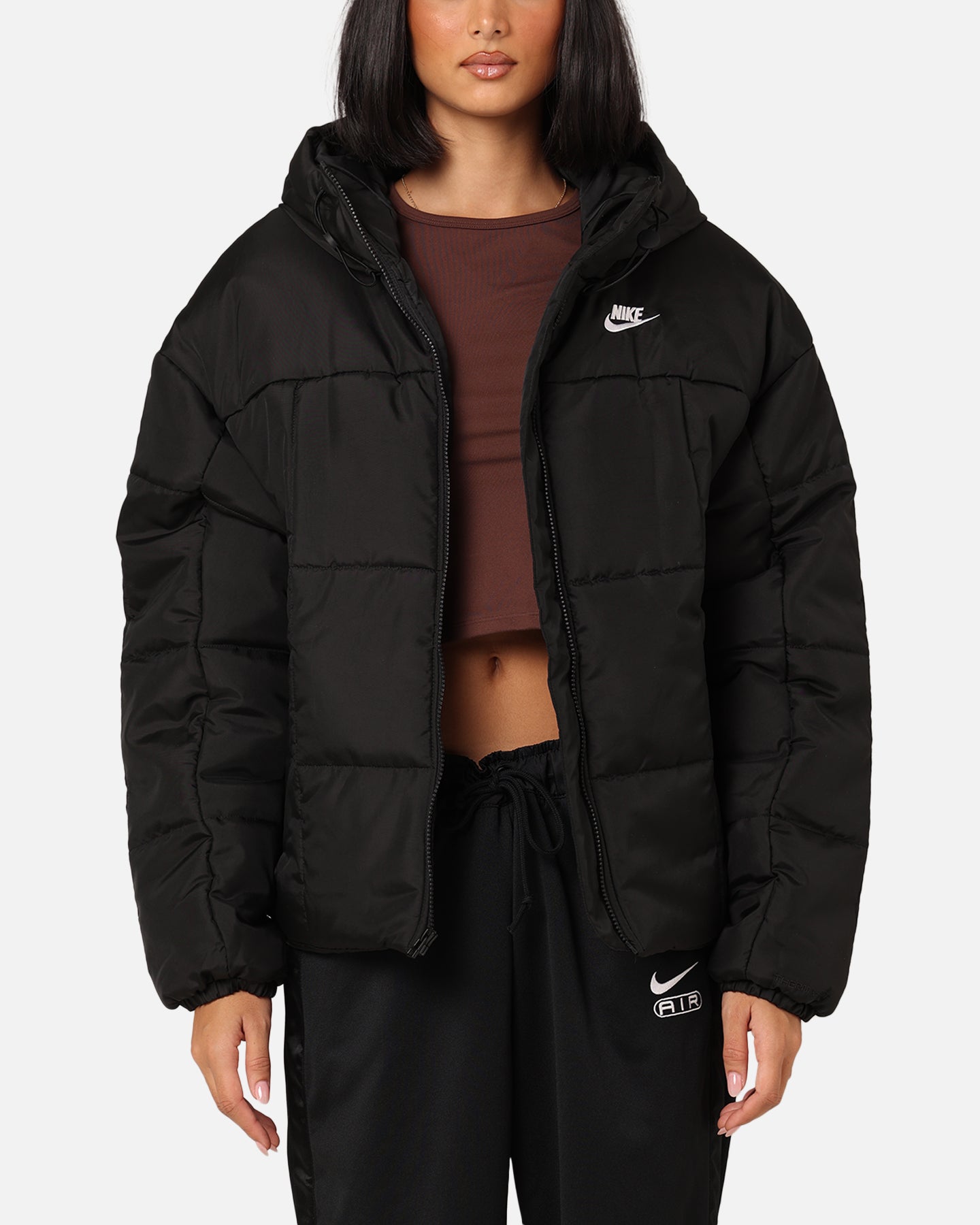 Nike ženska sportska odjeća Classic Puffer terma-fit labava jakna s kapuljačom crno/bijelo