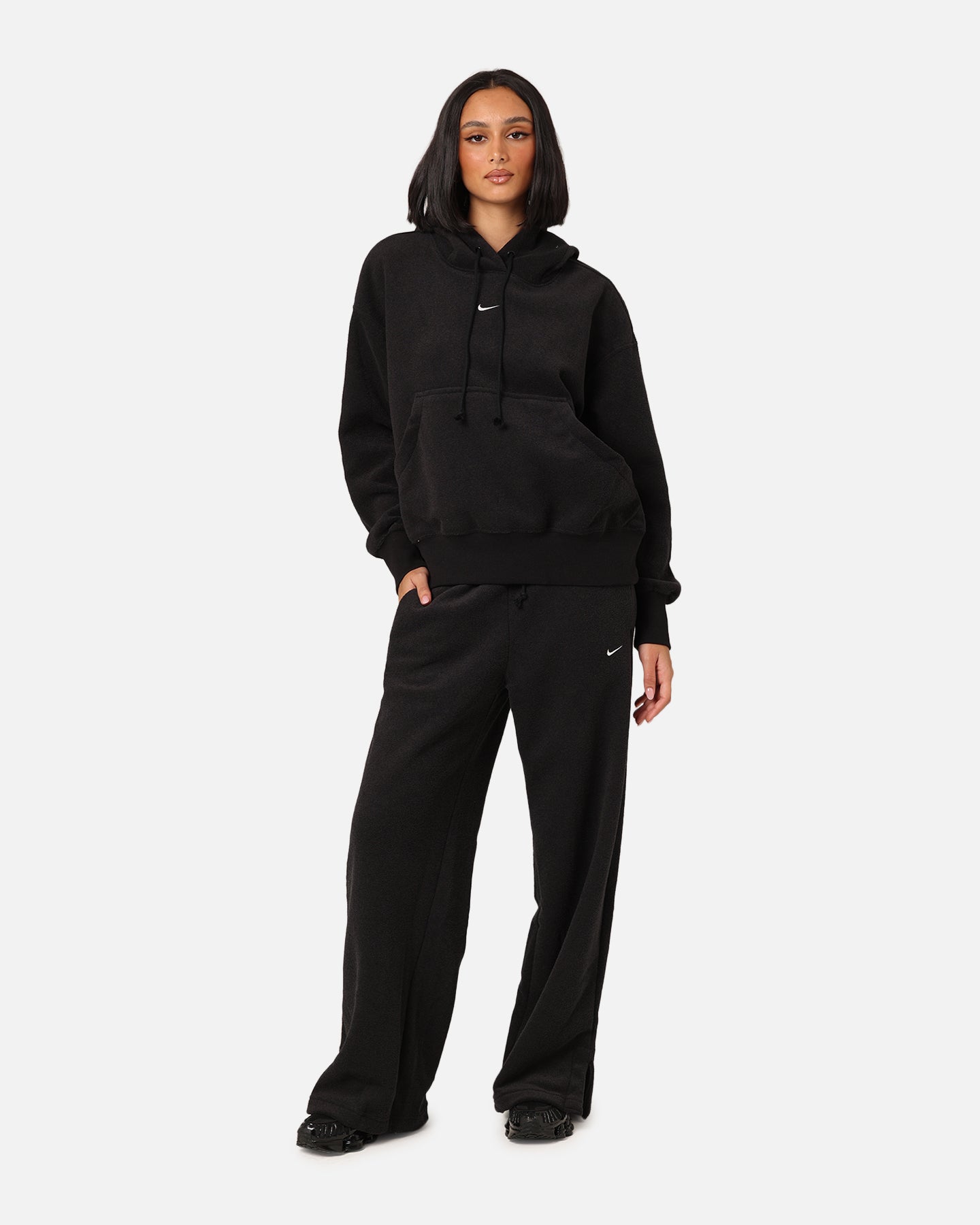 Nike Women's Sportsarphe Phoenix Plused iwwerdiméiert geméisse Floyce Hoodie Black / Segel