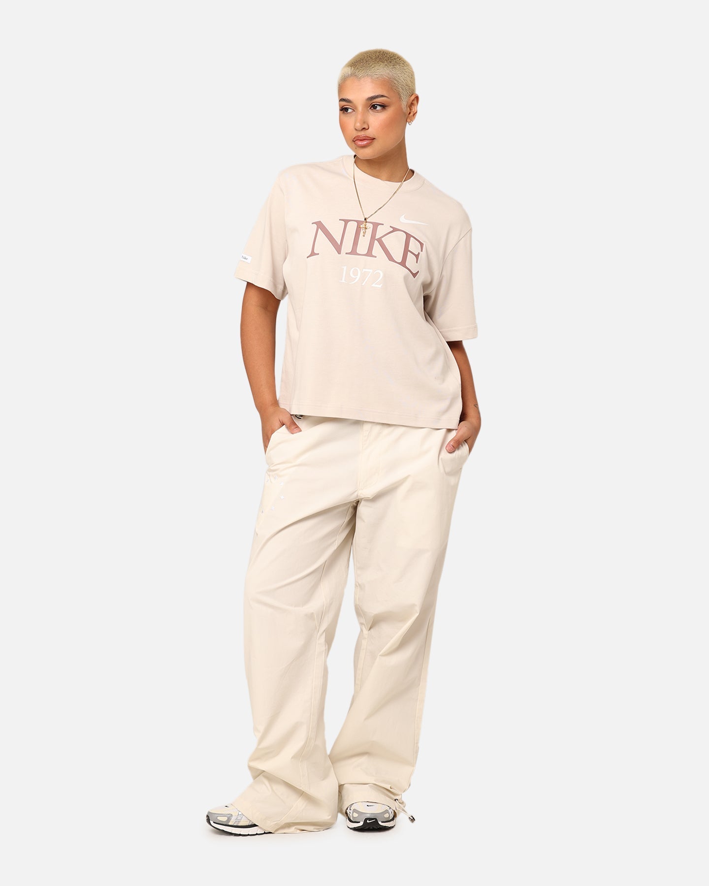 Nike dames sportkleding klassiek boxy t-shirt licht orewood bruin