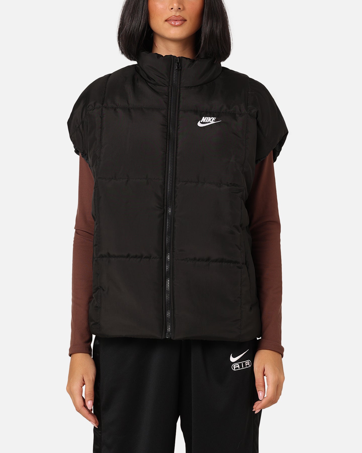 Nike Women's Sportsklasse klassesch Puffer Therma-fit loosen Sicht schwaarz / wäiss