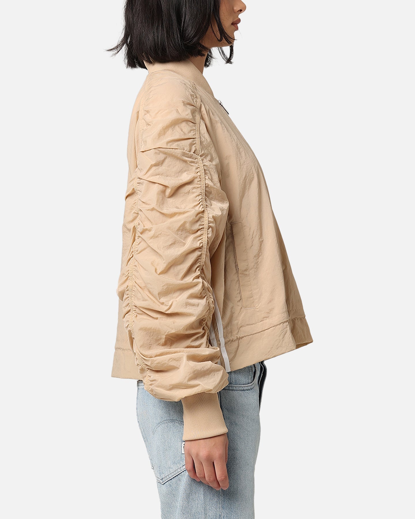 Adidas Frauen leichte Bomberjacke Magie Beige