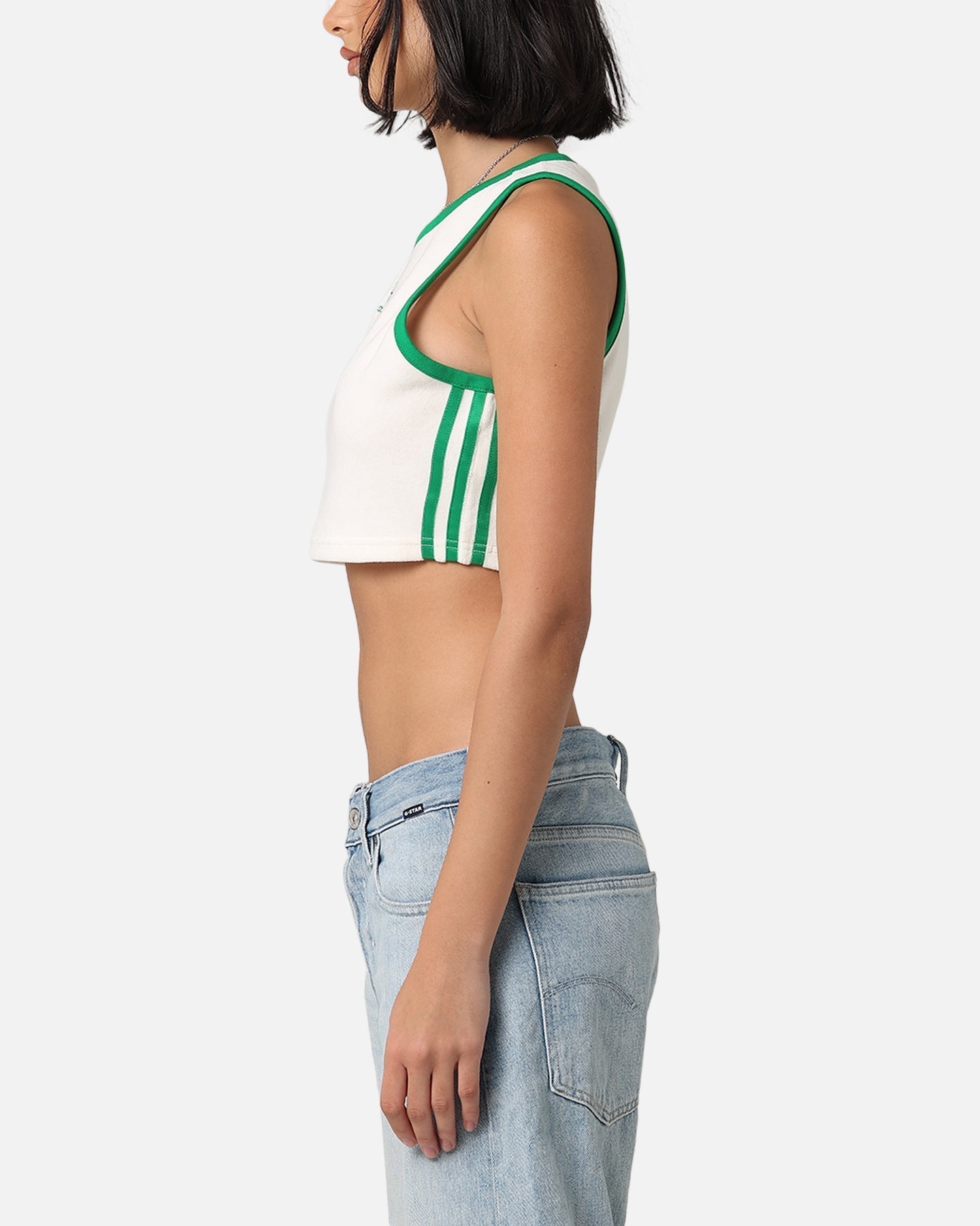 Adidas Frauen terry beschnittenes Tank -Top von Weiß geschnitten