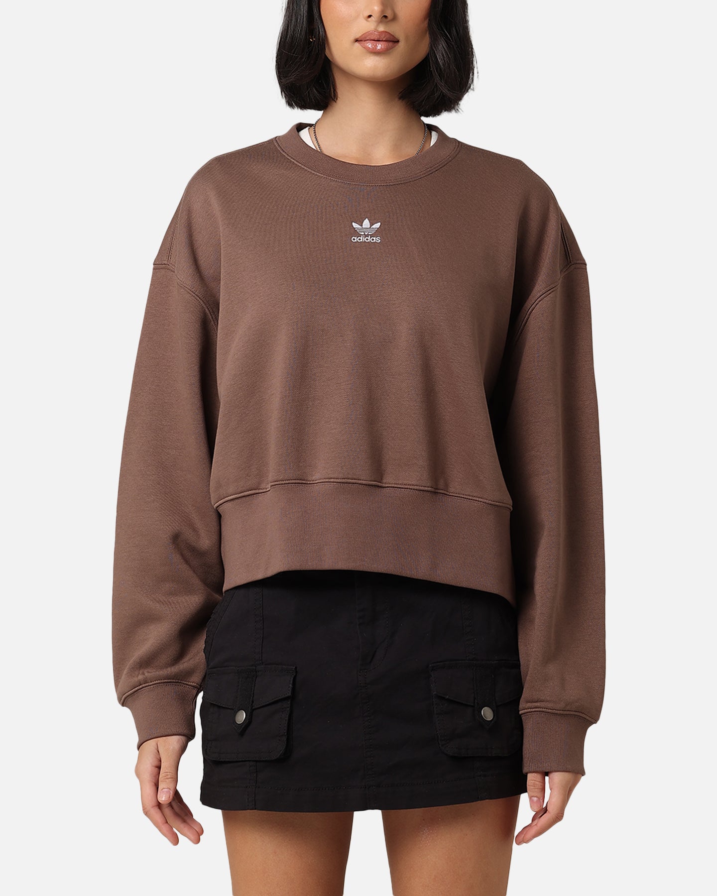 Addidas Fraen Essentials Crewneck Sweatshirt Äerdbunn