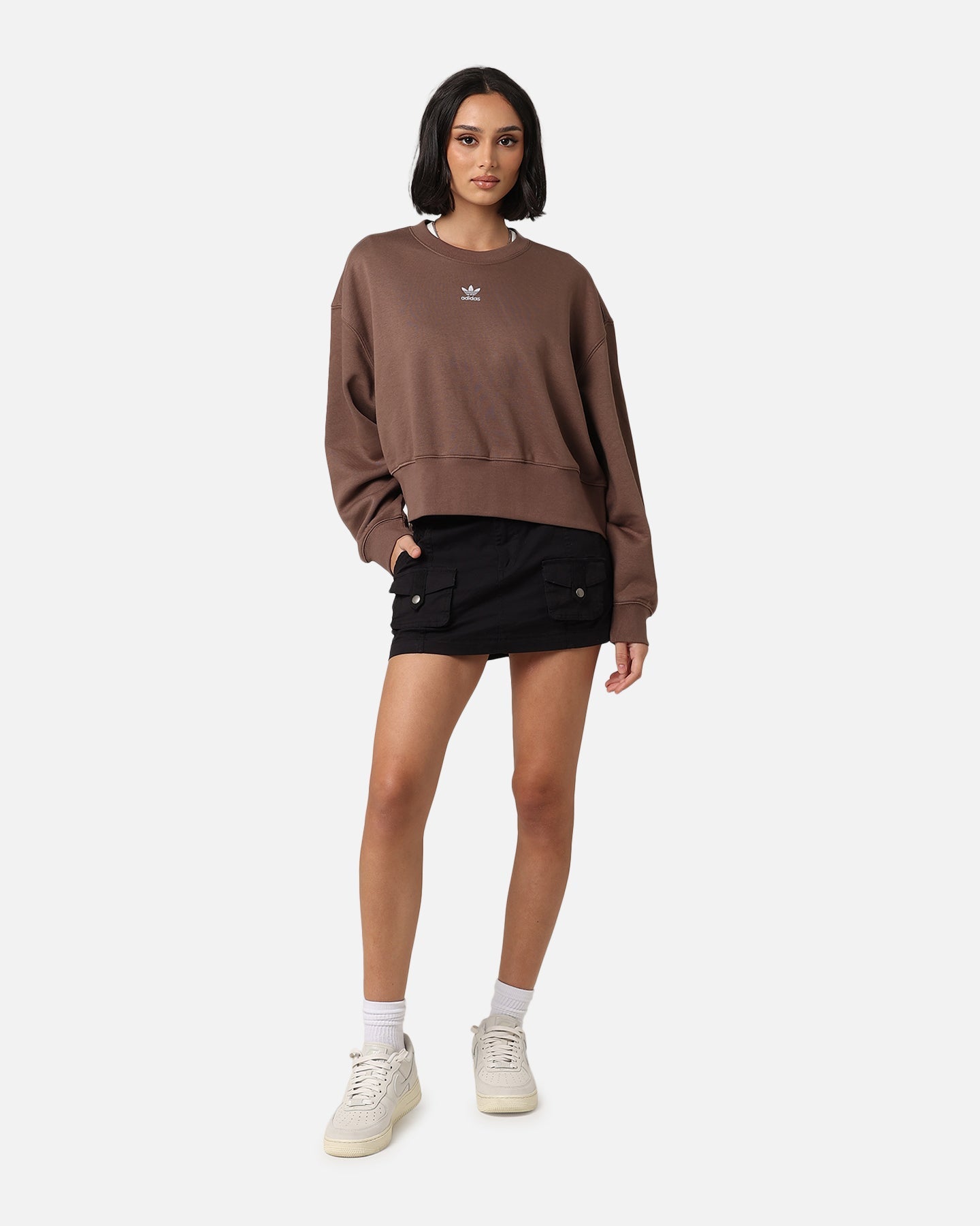 Addidas Fraen Essentials Crewneck Sweatshirt Äerdbunn