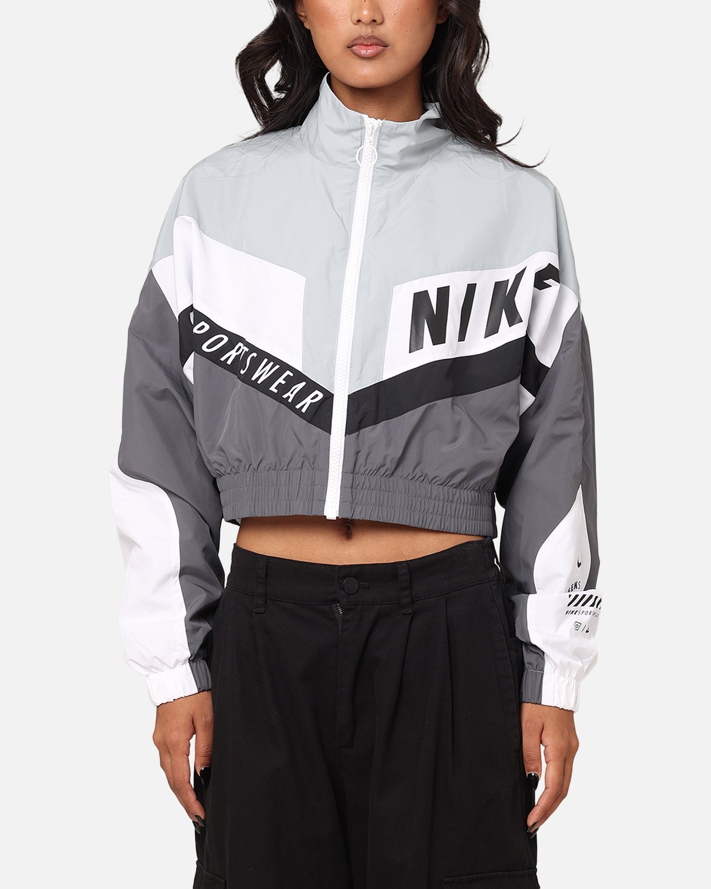 Nike Women's Sportskierwar wécke Stroossjacket Eisen Grey / Liicht Pompjee / Wäiss