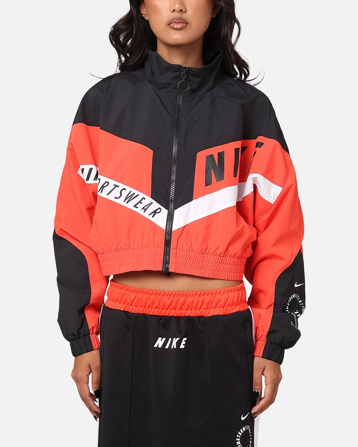 Nike Women’s Sportswear Woven Street Jacheta ușoară/Negru/Albă