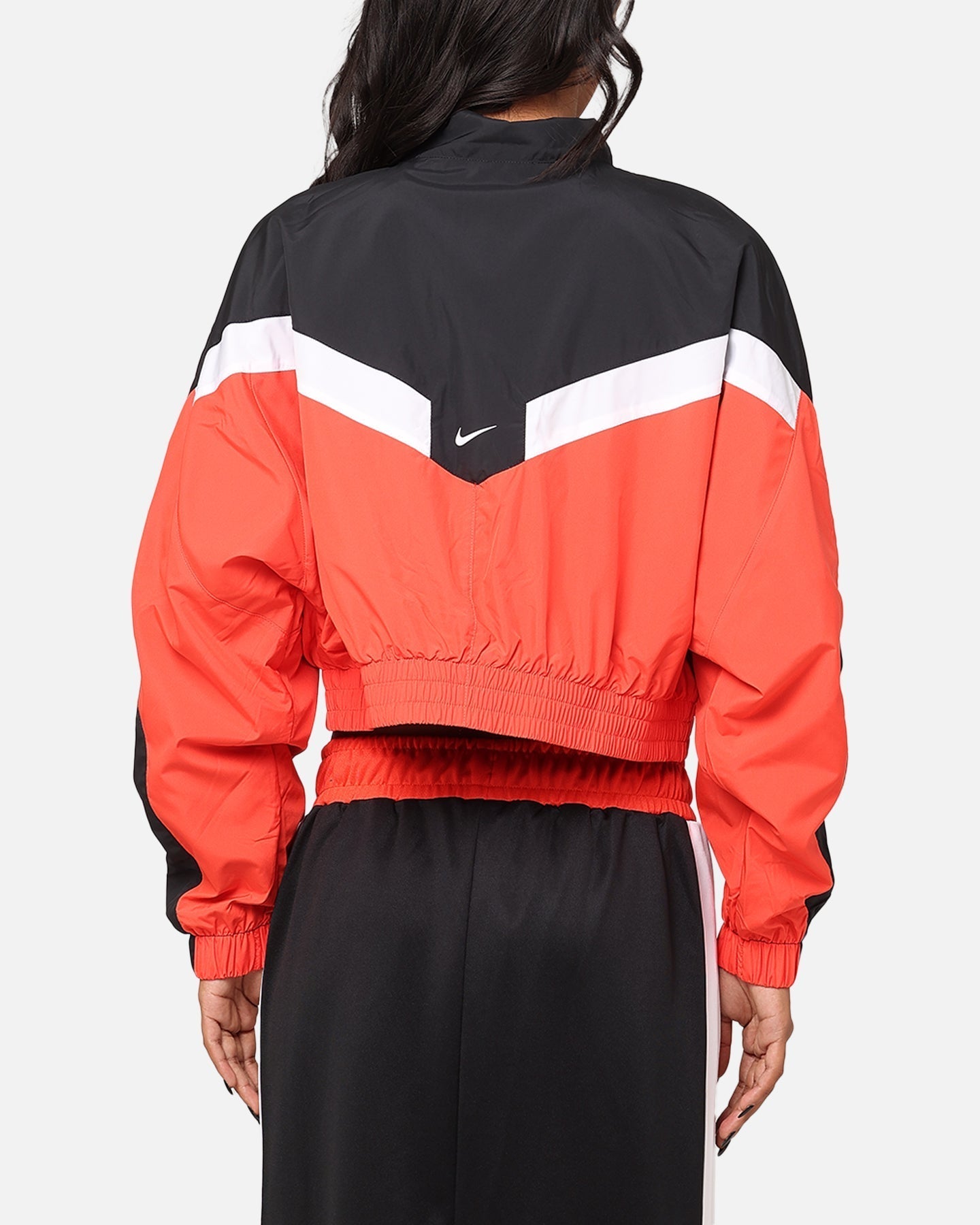 Nike dames sportkleding geweven straatjack licht karmozijnrood/zwart/wit