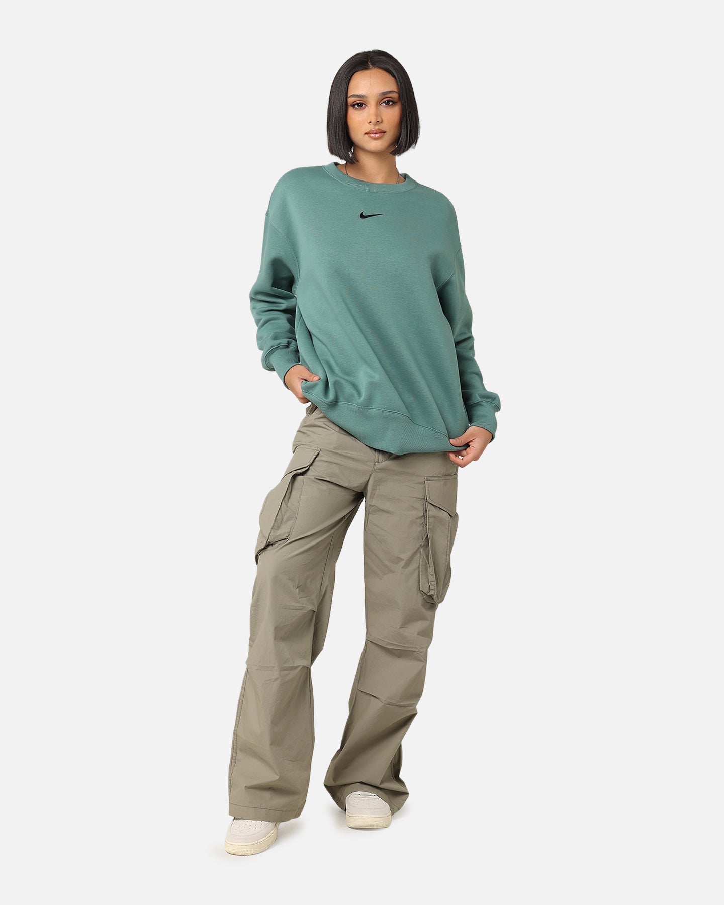 Nike Women's Sportsar Phehonix Floerce iwwerdimitiséiert Crewneck Bicoastal / Schwaarz