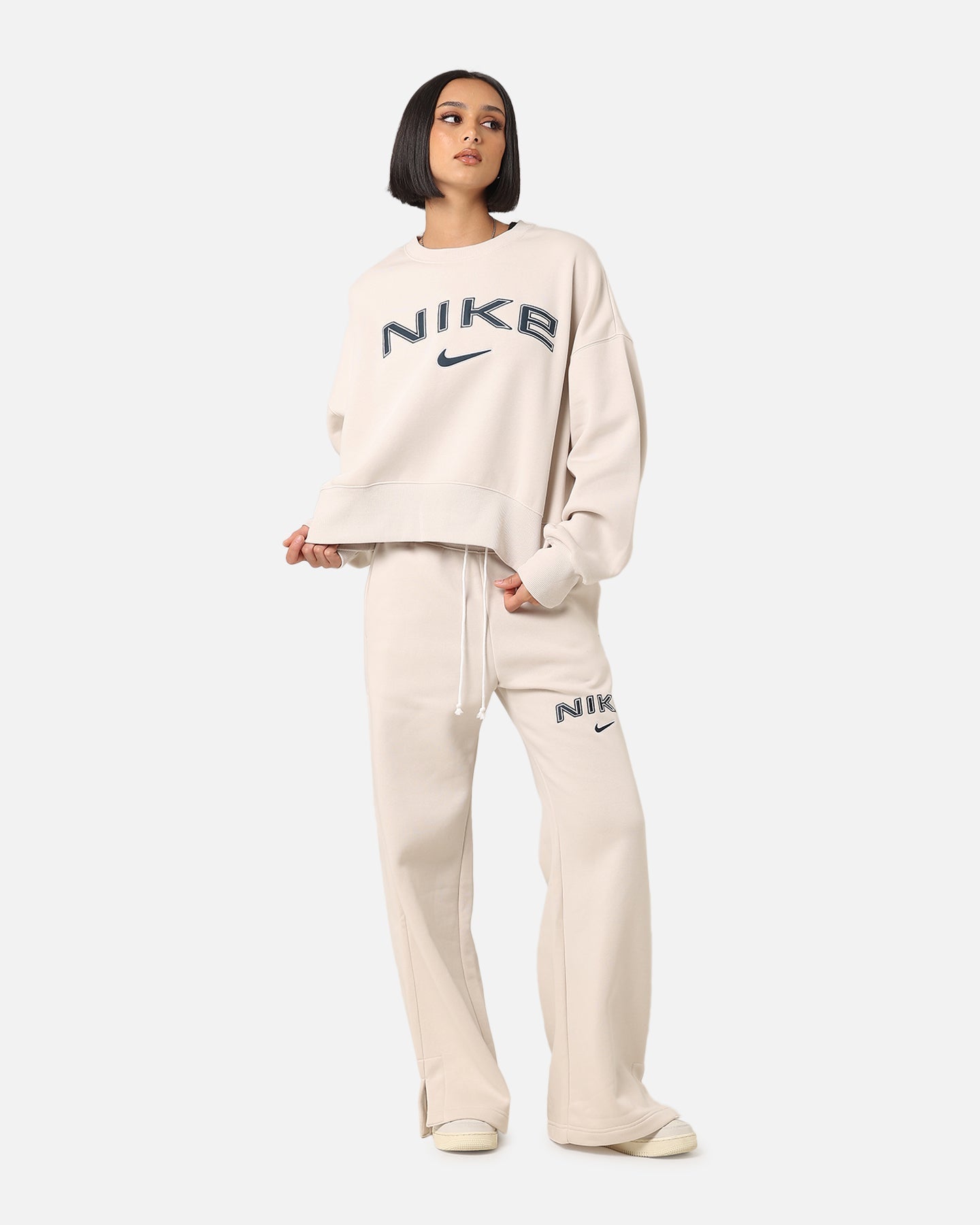 Nike Women's Sportswear Pheonix Fleece Oversized Logo Crewneck Light Orewood Brown/White