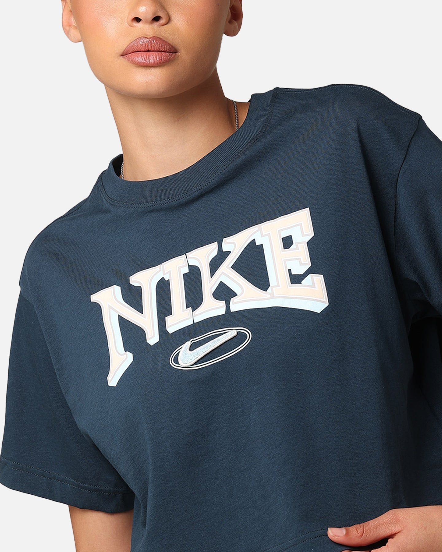 Nike sportkleding voor dames losse varsity bijgesneden t-shirt arsenaal marine