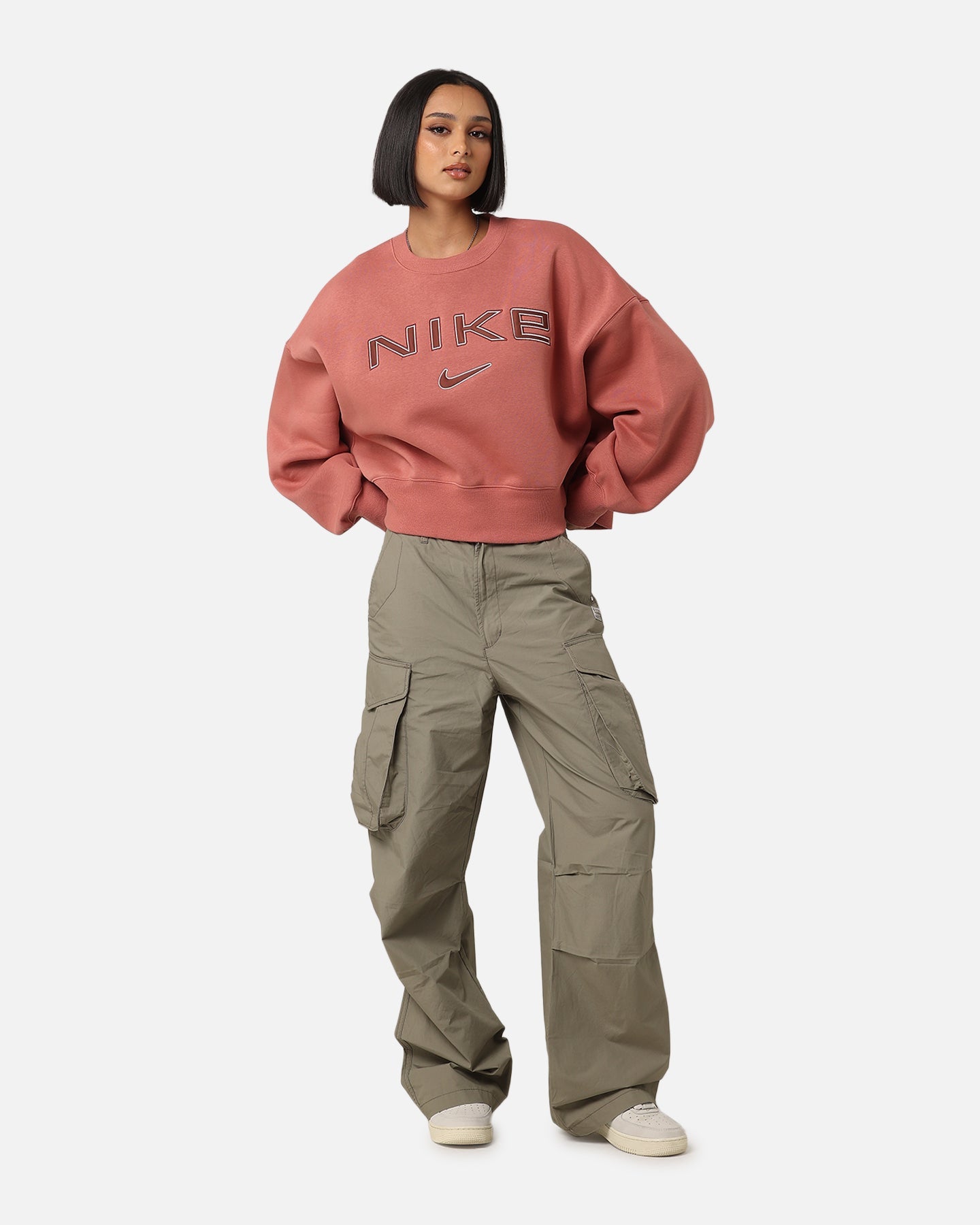 Nike Women's Sportswear Pheonix Pleece Logo di grandi dimensioni Crewneck Canyon Pink/Light Orewood Brown