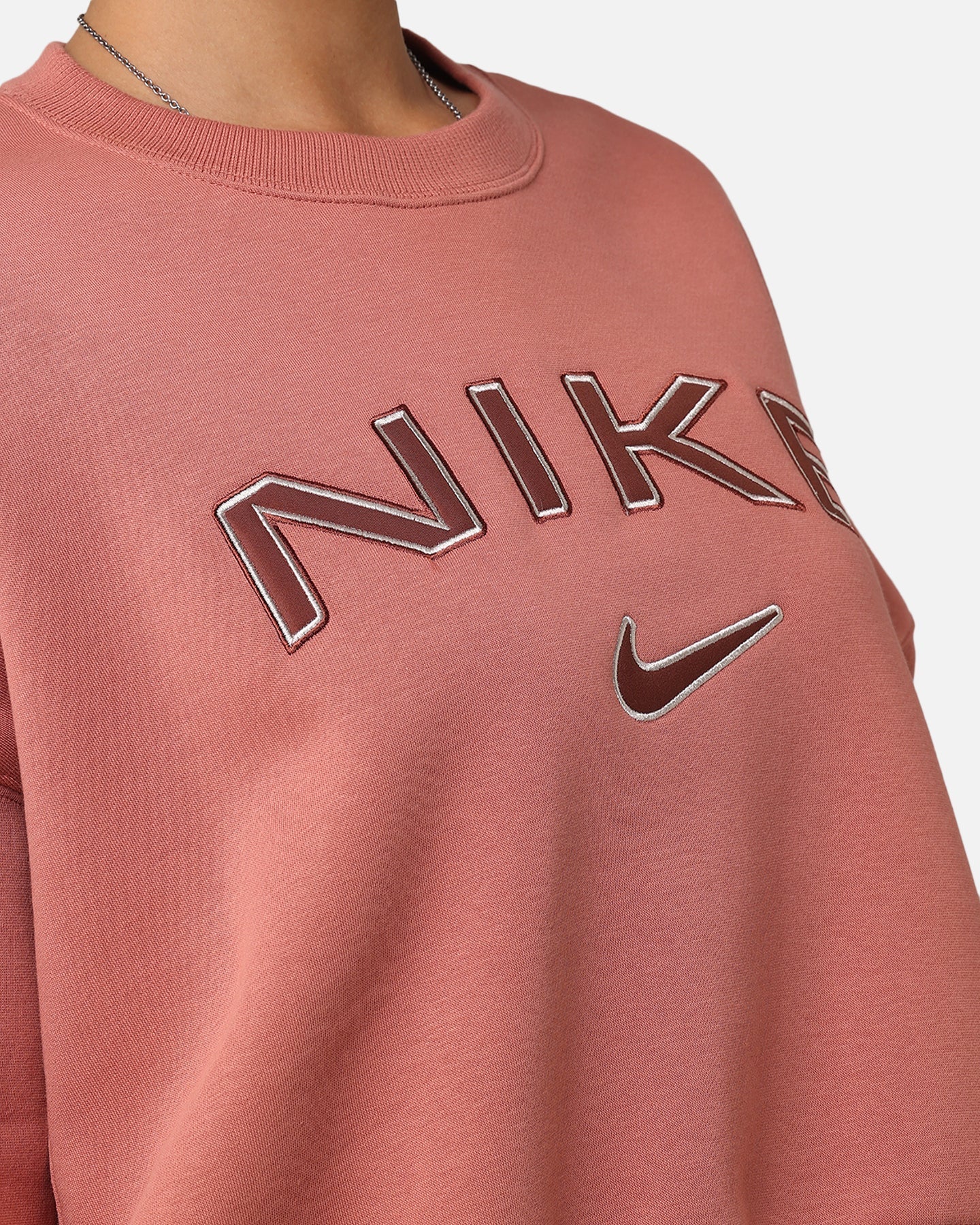 Nike Women's Sportswear Pheonix Pleece Logo di grandi dimensioni Crewneck Canyon Pink/Light Orewood Brown