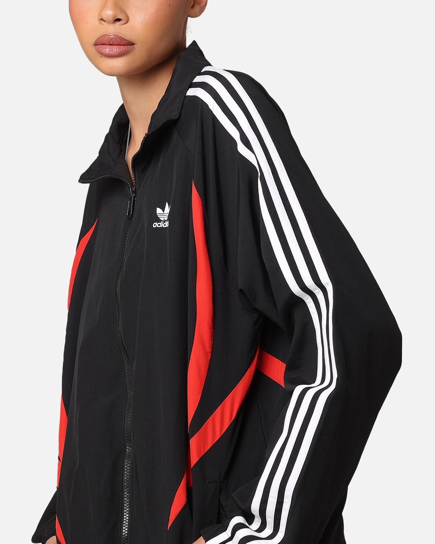 „Adidas Archive Track“ striukė juoda/geresnė skarleta