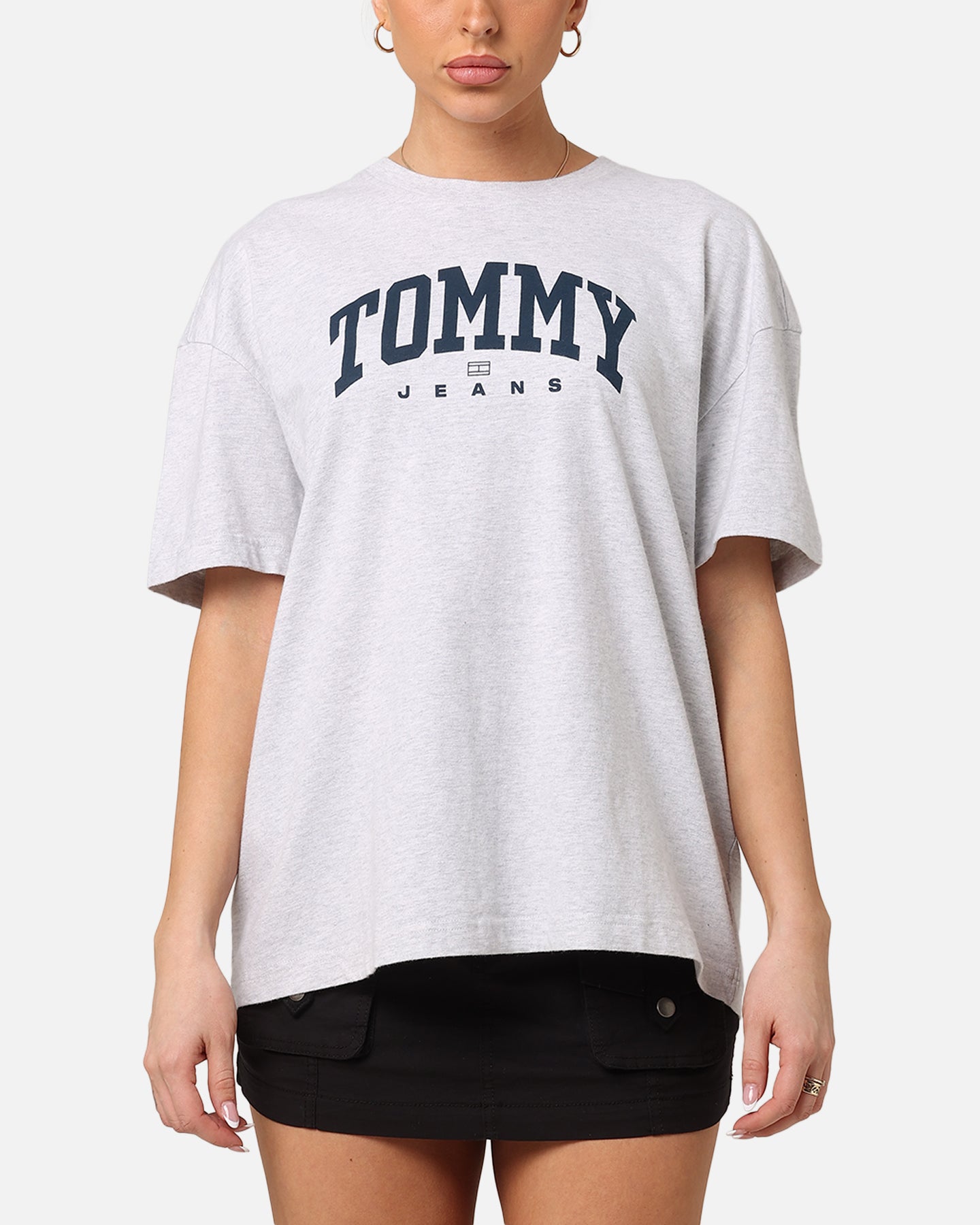 Tommy jeans kvinners tjw store varsity 1 t-skjorte sølvgrå lyng