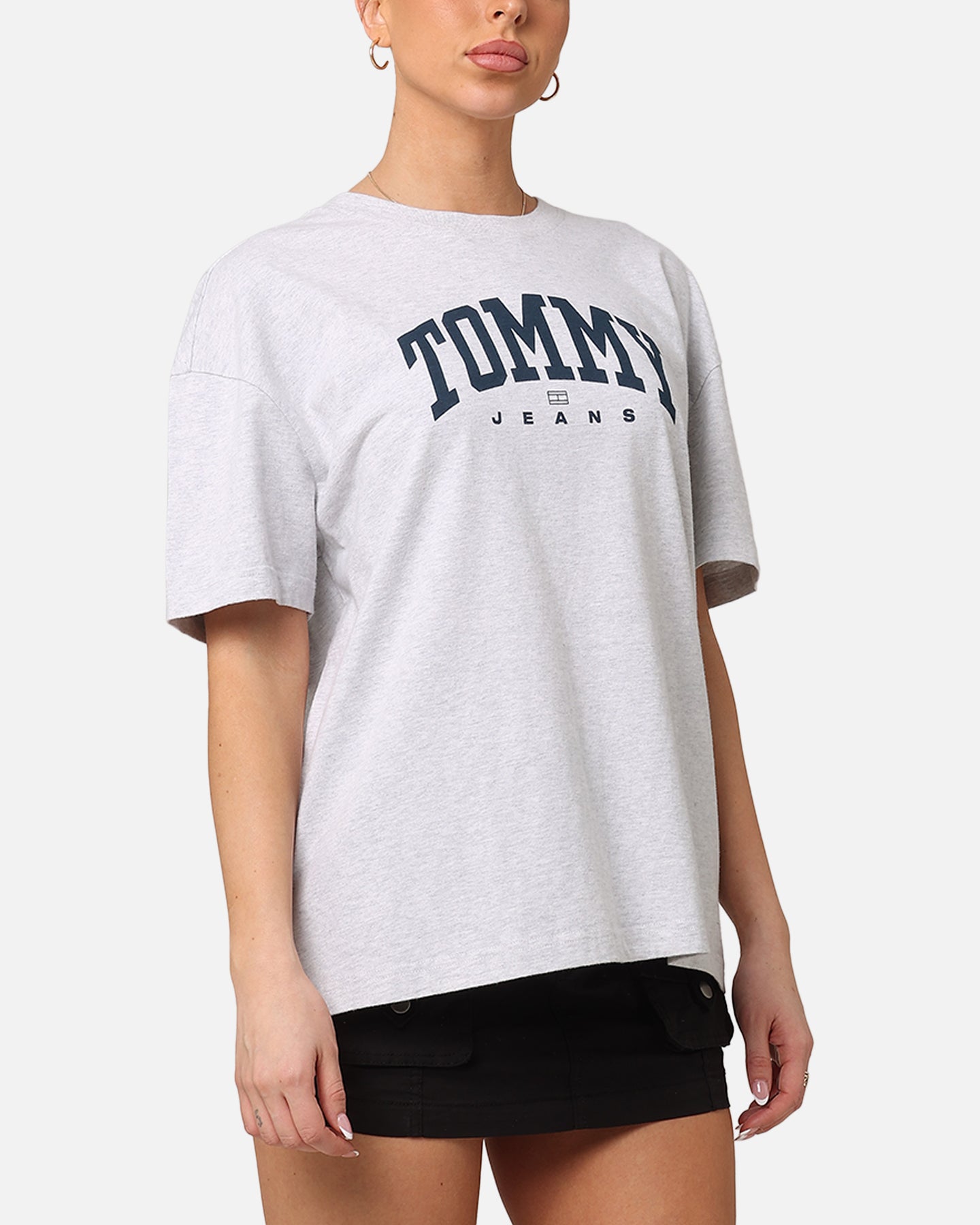 Tommy jeans dames TJW oversized varsity 1 t-shirt zilvergrijs heide