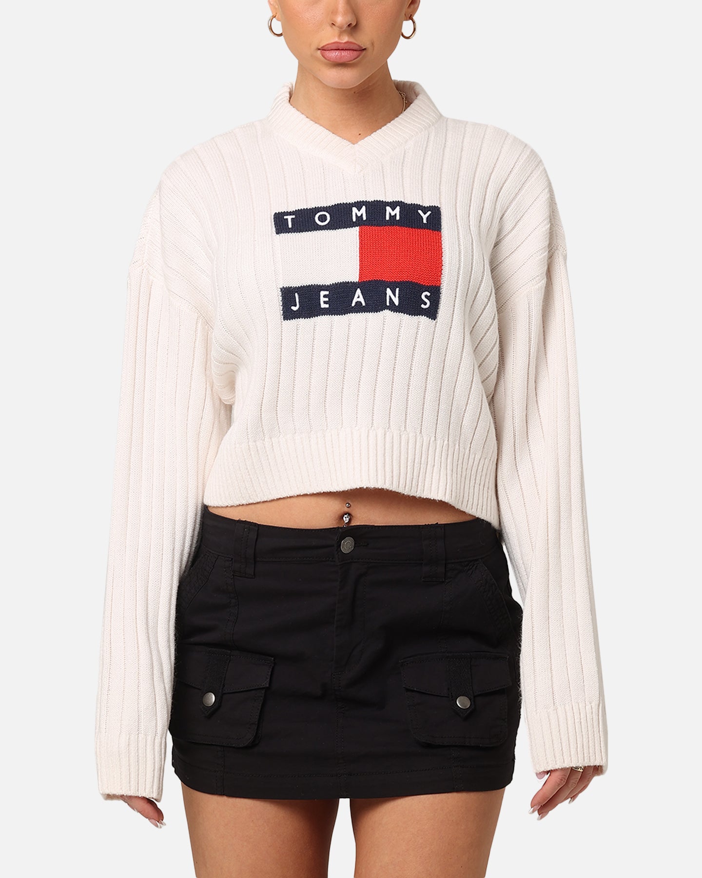 Tommy Jeans Women's TJW V-Neck Center Flag Sweater Ancient White