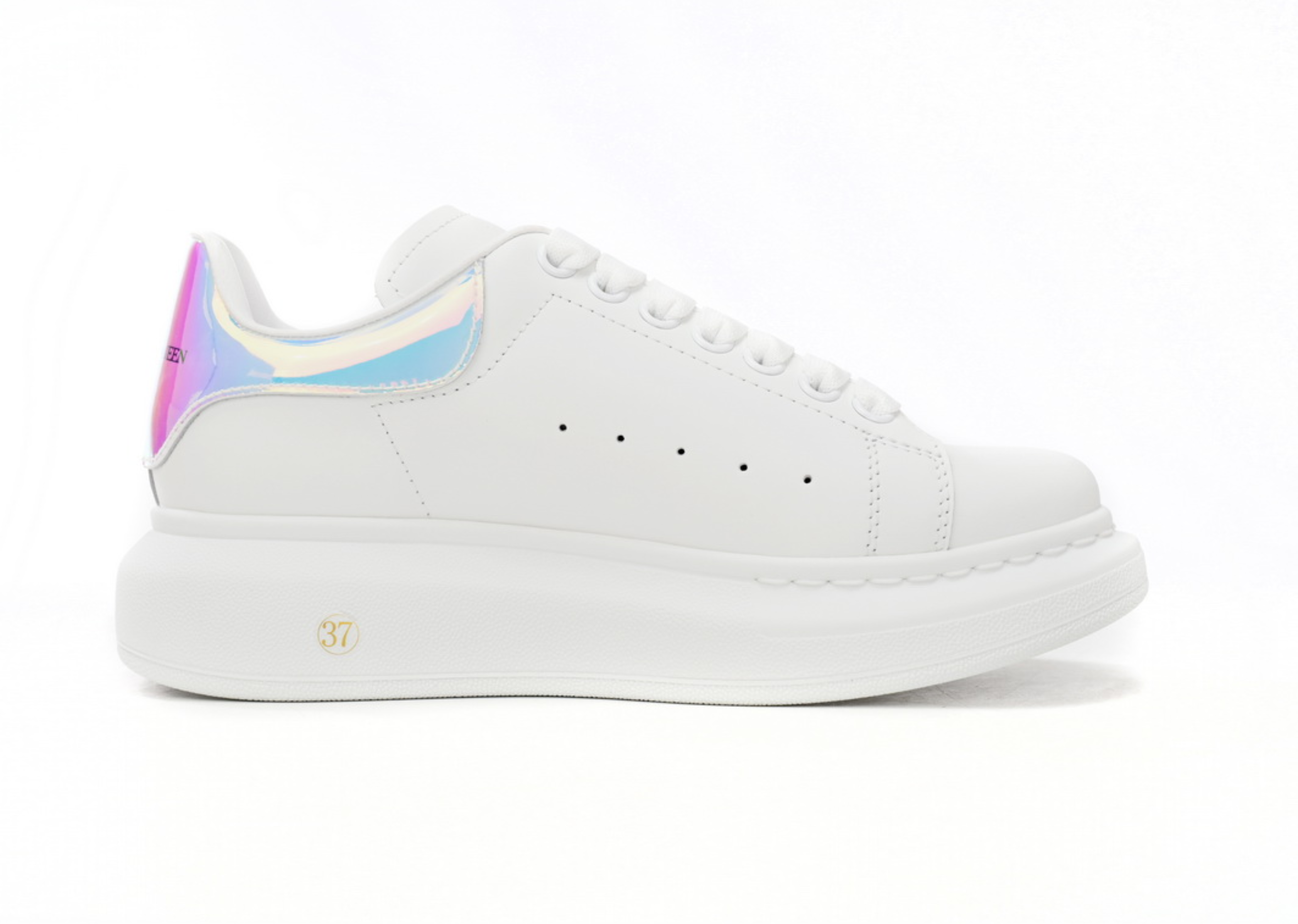 Den Alexander McQueen iwwerdriwwenen Sneaker wäiss Laser