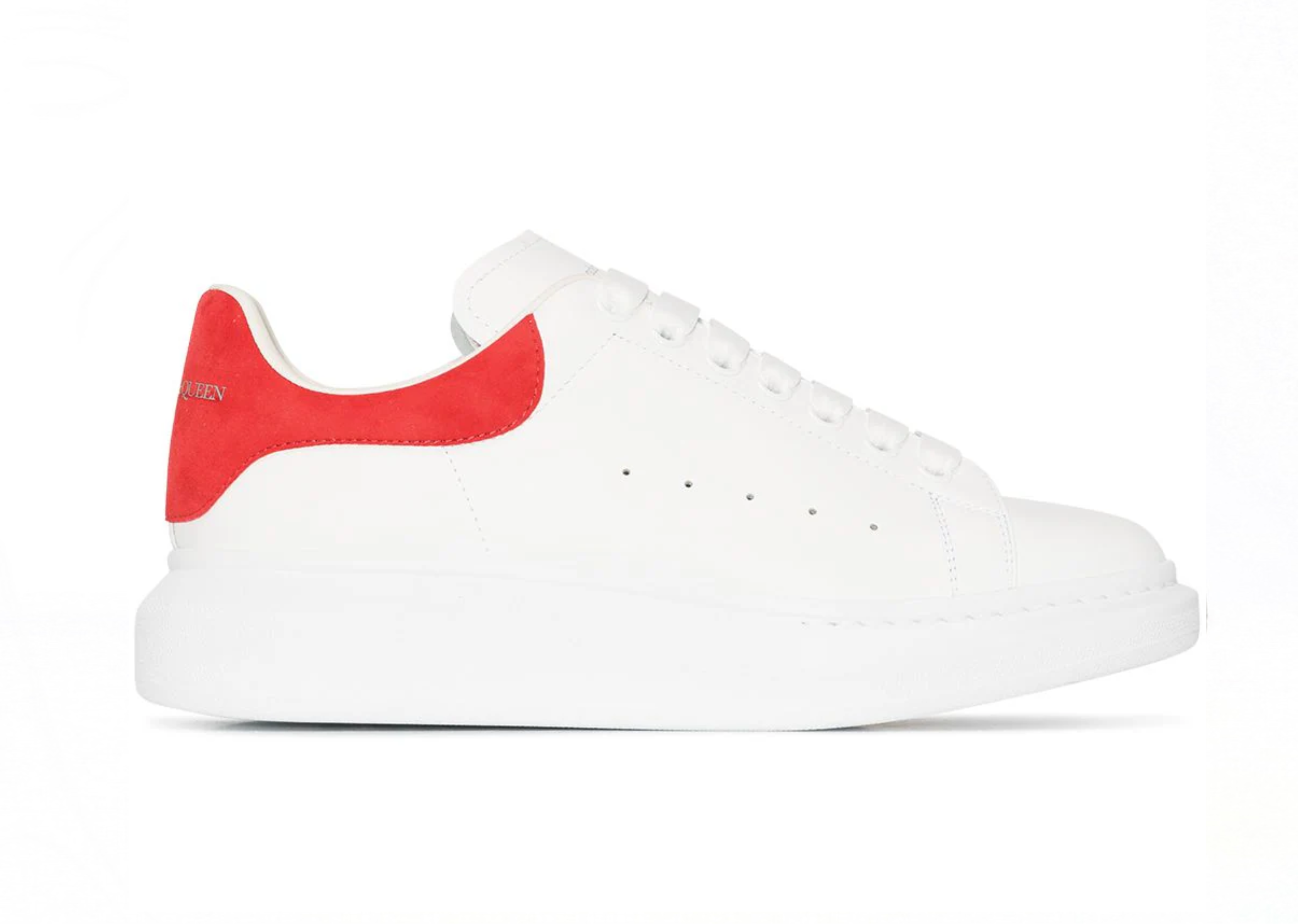 Den Alexander McQueen iwwerdimitized Sneaker déif rout Samt