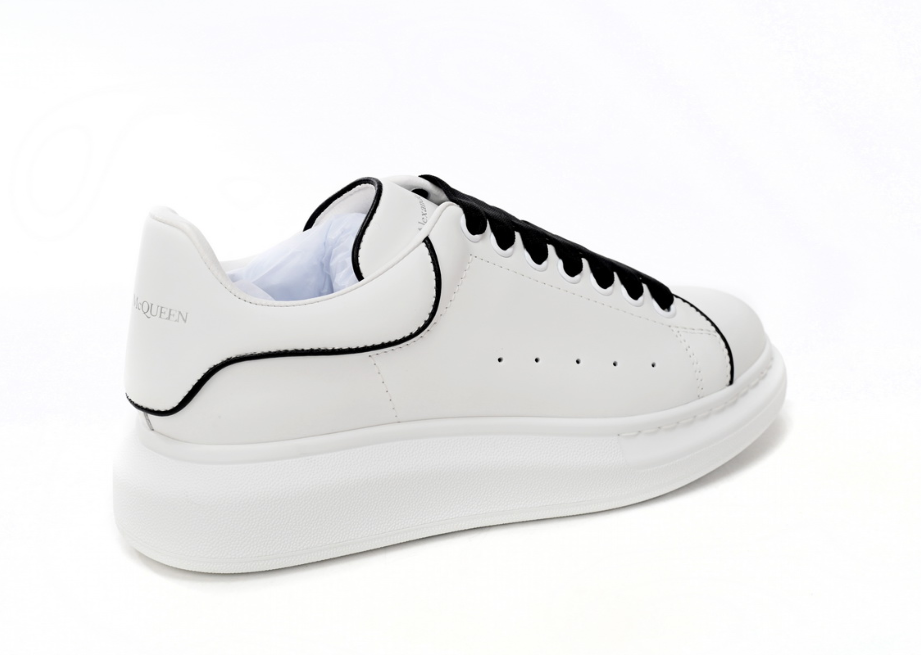 Alexander McQueen oversized sneaker witte zwarte lijn