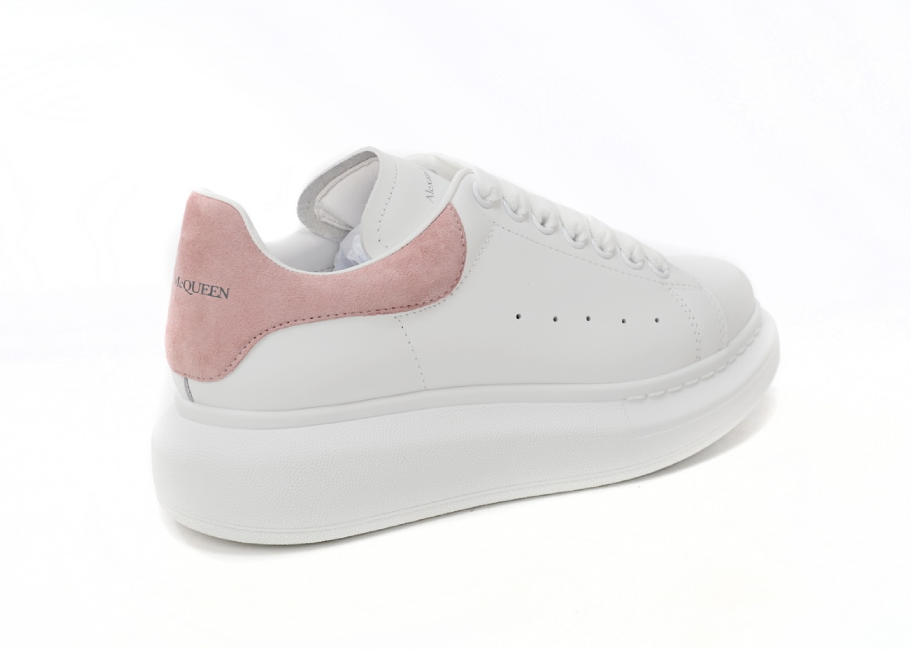 Den Alexander McQueen iwwerdriwwenen Sneaker wäiss rosa Velvet