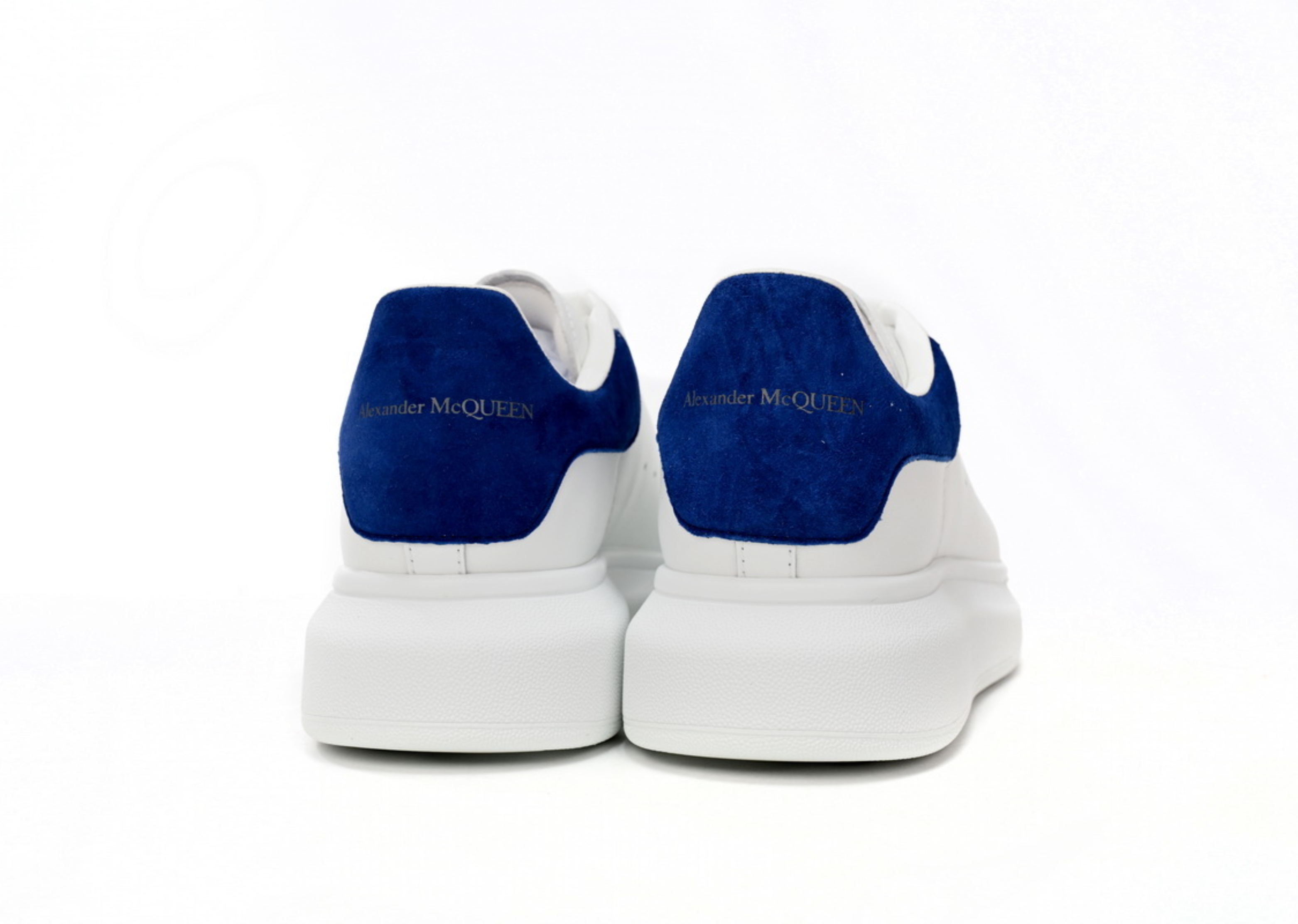 Alexander McQueen oversized sneaker diepblauw fluweel