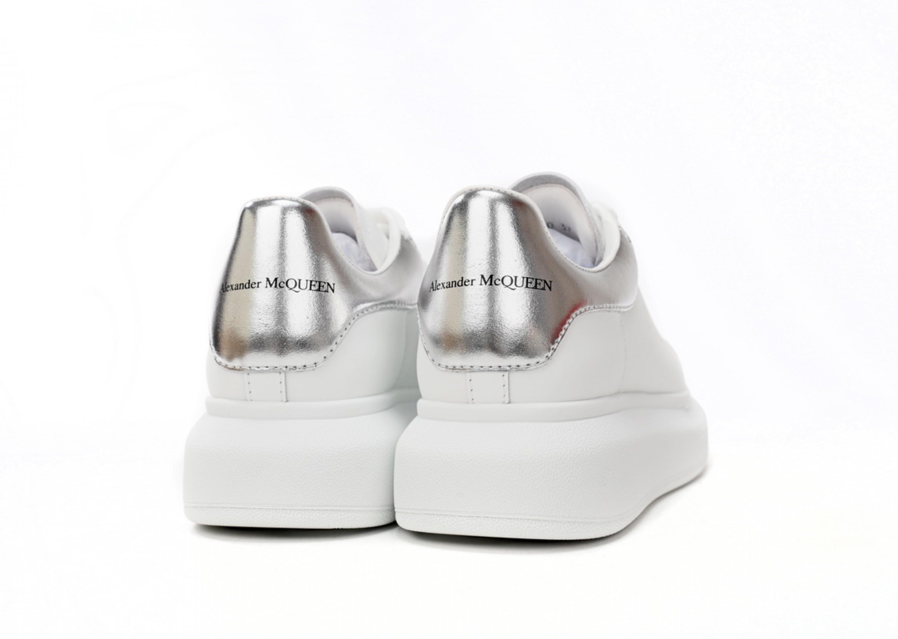 Alexander McQueen överdimensionerad sneaker silver svans