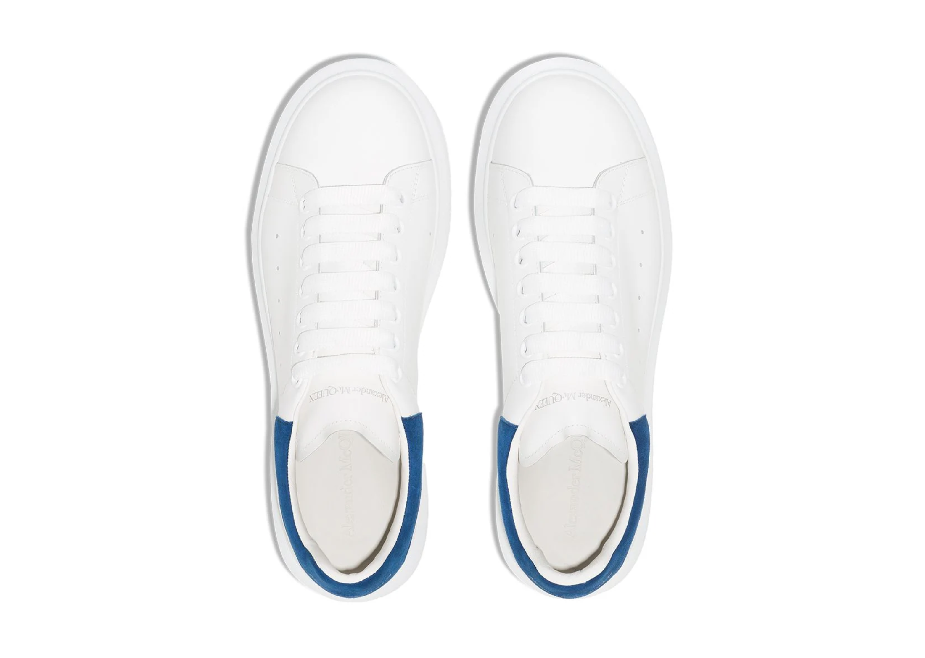 Den Alexander McQueen iwwerdriwwenen Sneaker Paräis blo