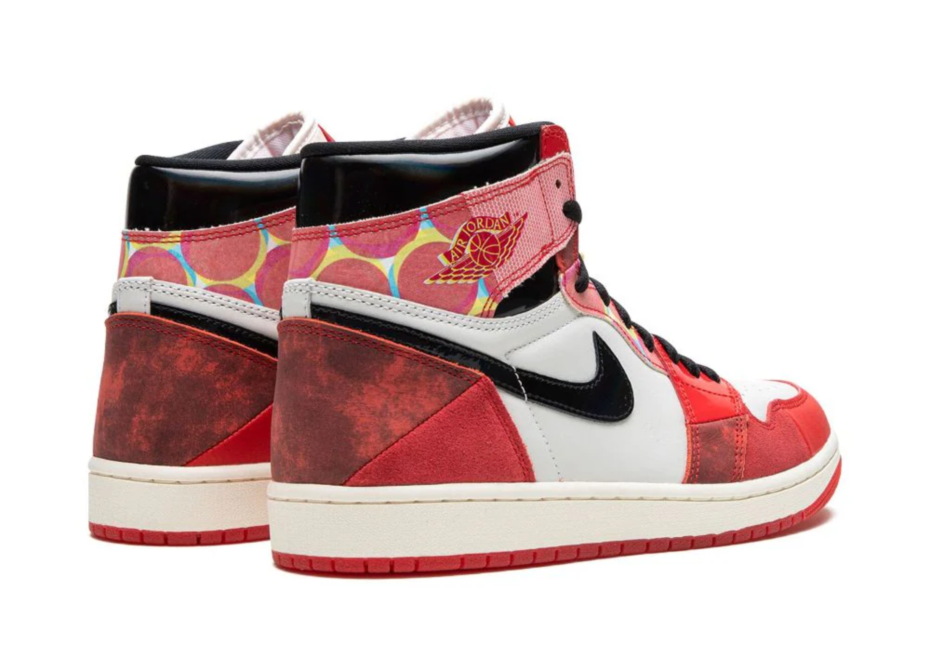 Jordan 1 High Spider-Man de-a lungul orașului Spider-Verse