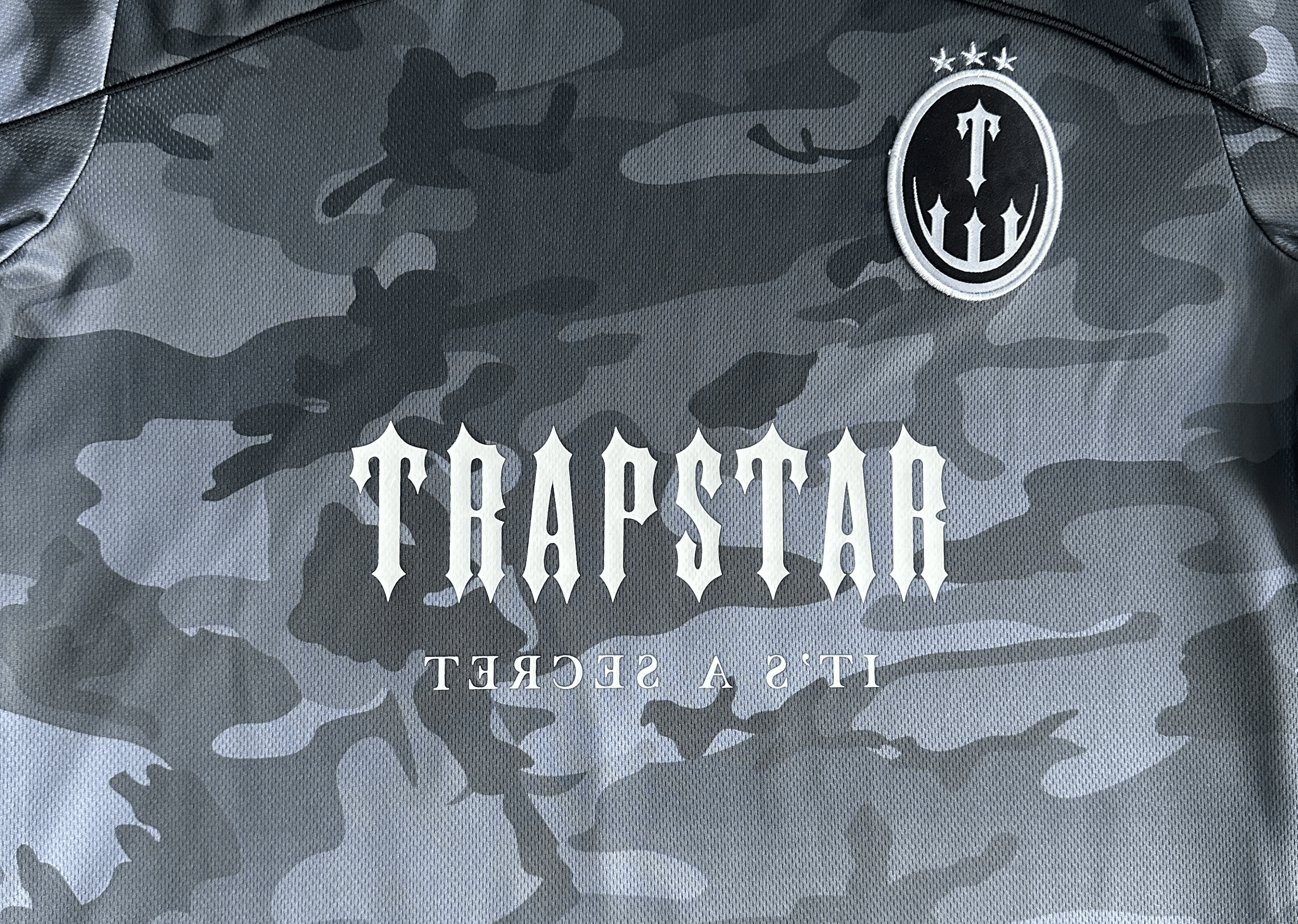 Up to 90 off - Trapstar Clothing TRAPSTAR - FOOTBALL BLACK/GREY CAMO T-SHIRT