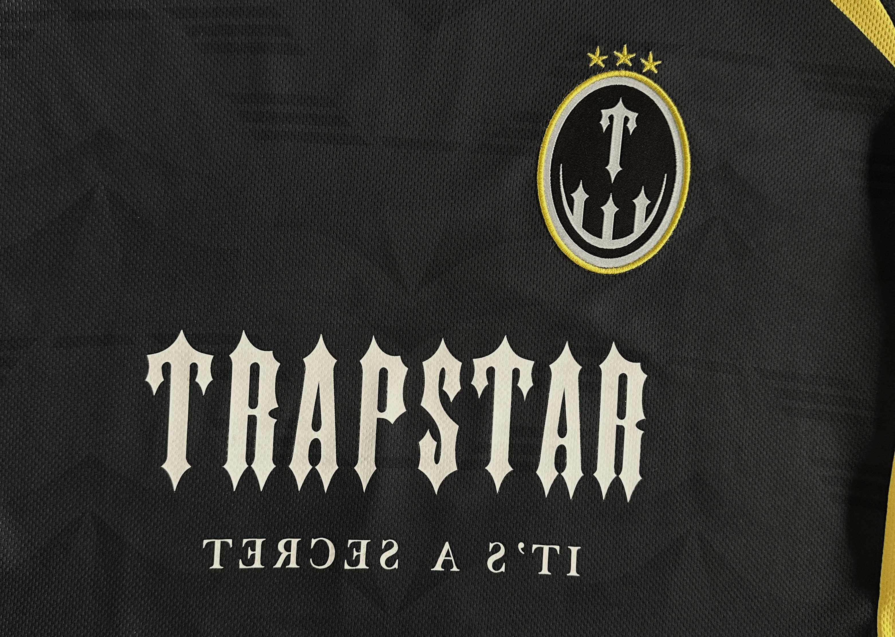 Up to 90 off - Trapstar Clothing TRAPSTAR - FOOTBALL BLACK/YELLOW GREEN T-SHIRT