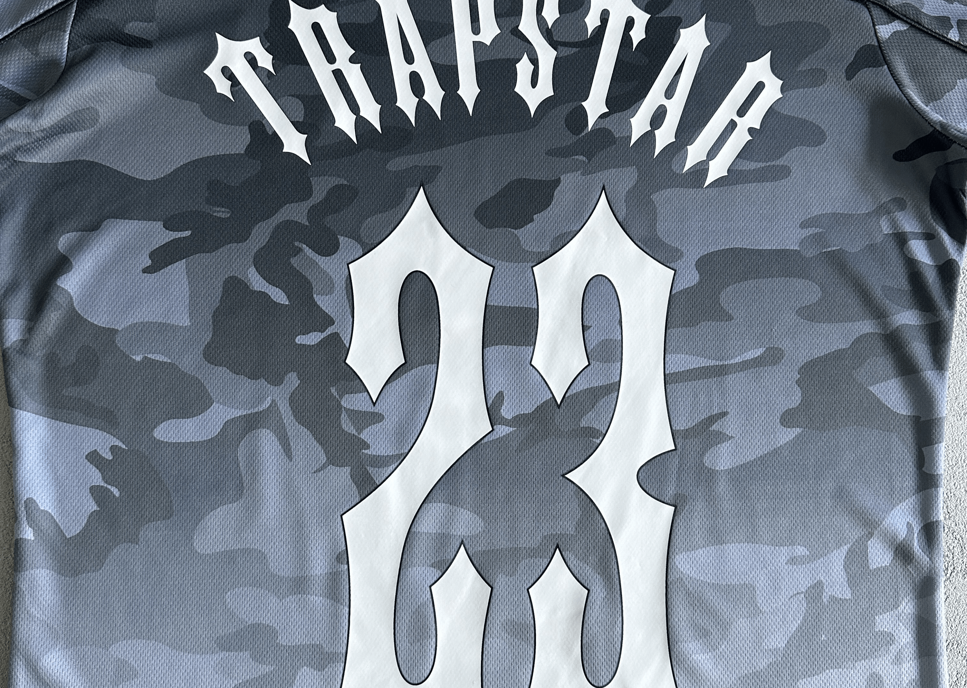 Up to 90 off - Trapstar Clothing TRAPSTAR - FOOTBALL BLACK/GREY CAMO T-SHIRT