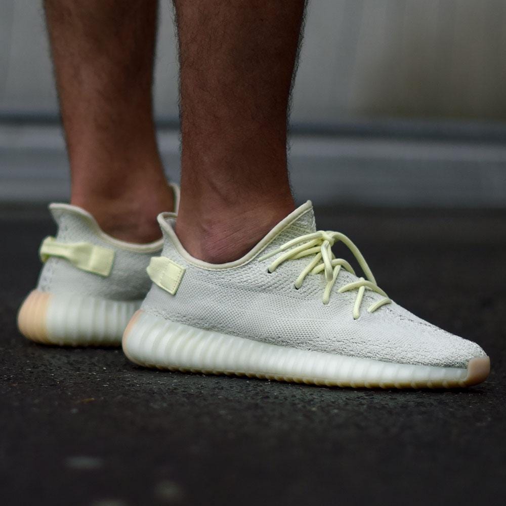 „Adidas Originals Yeezy 350 V2“ sviestas